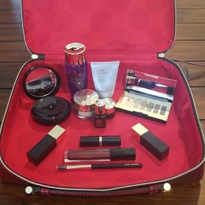 Estee Lauder kit with included bag NWOT